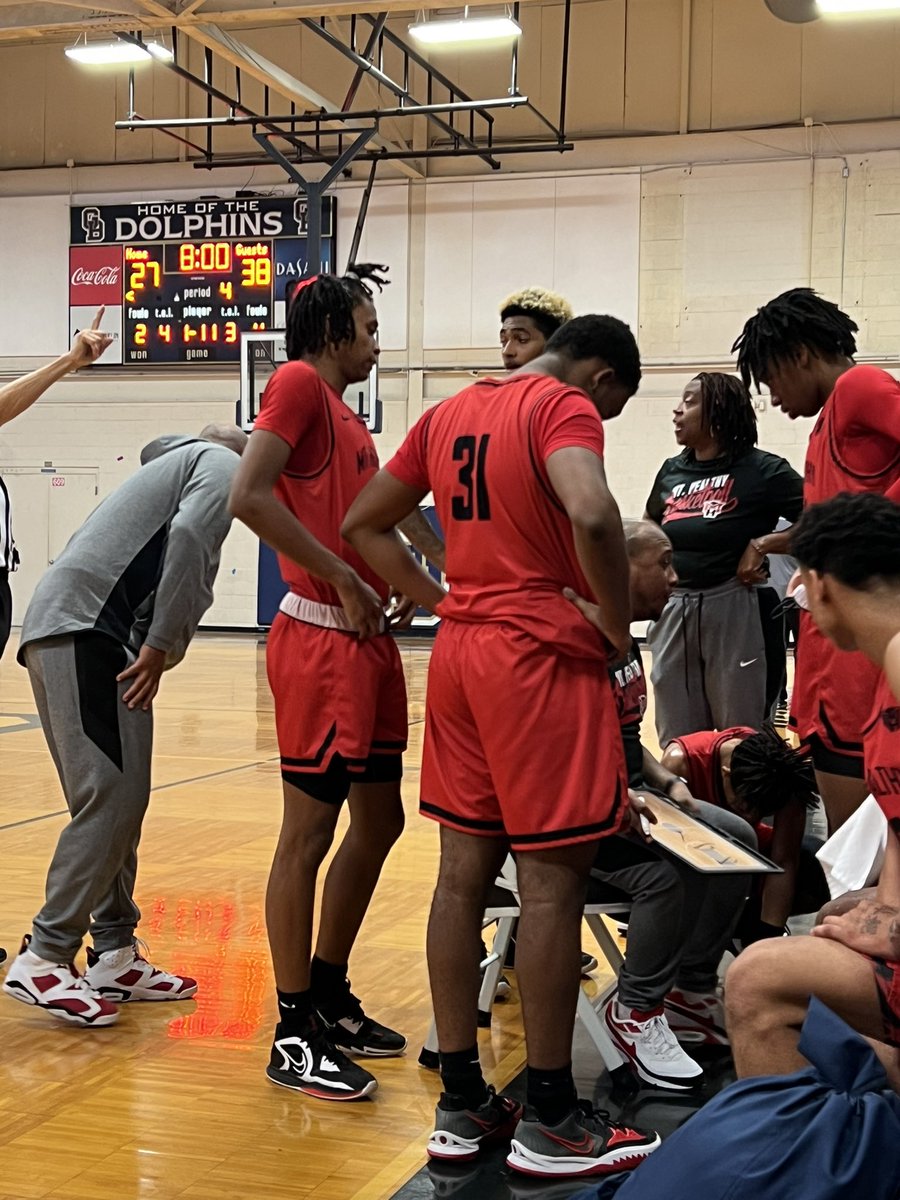 End of the 3rd Q: Mt Healthy 38, Fannin 27 🌴🏀🦉 #worthy <a href="/CoachCass5/">Ty Cass</a> <a href="/mbizzle513/">Mike Brown</a>