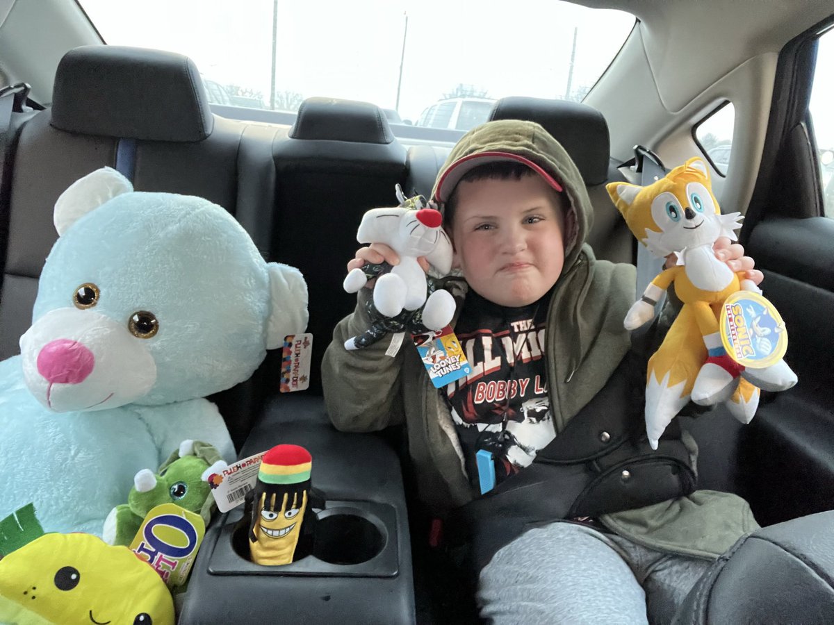 dandrago's tweet photo. @Arcade_Matt my son recently found your YouTube channel and has been obsessed. Took him to Dave and Busters tonight and well, the picture speaks for itself. Crane machine wins. https://t.co/ERWYE19ylV