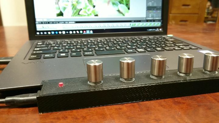 iyo_wakame's tweet photo. 明日8チャンネルロータリーエンコーダ届く！
届いたら昔arduinoで作ったMIDIコントローラーを #M5Stack 化（type-c化）したい！
てか、lightroomをMIDIでコントロール出来るソフトって健在なの？w
#MIDI2LR
#lightroom https://t.co/JxxkdwNg6T