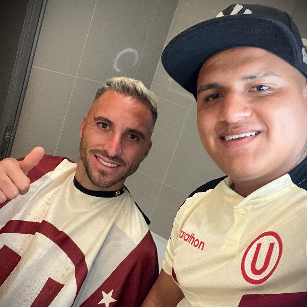 JJBarber99's tweet photo. Corte para Emanuel Herrera jugador de @Universitario 💈⚽️🙌🏽
#jjbarber #emanuelherrera #YDaleU #serviciovip #barberlife https://t.co/WyyYIy2uFf