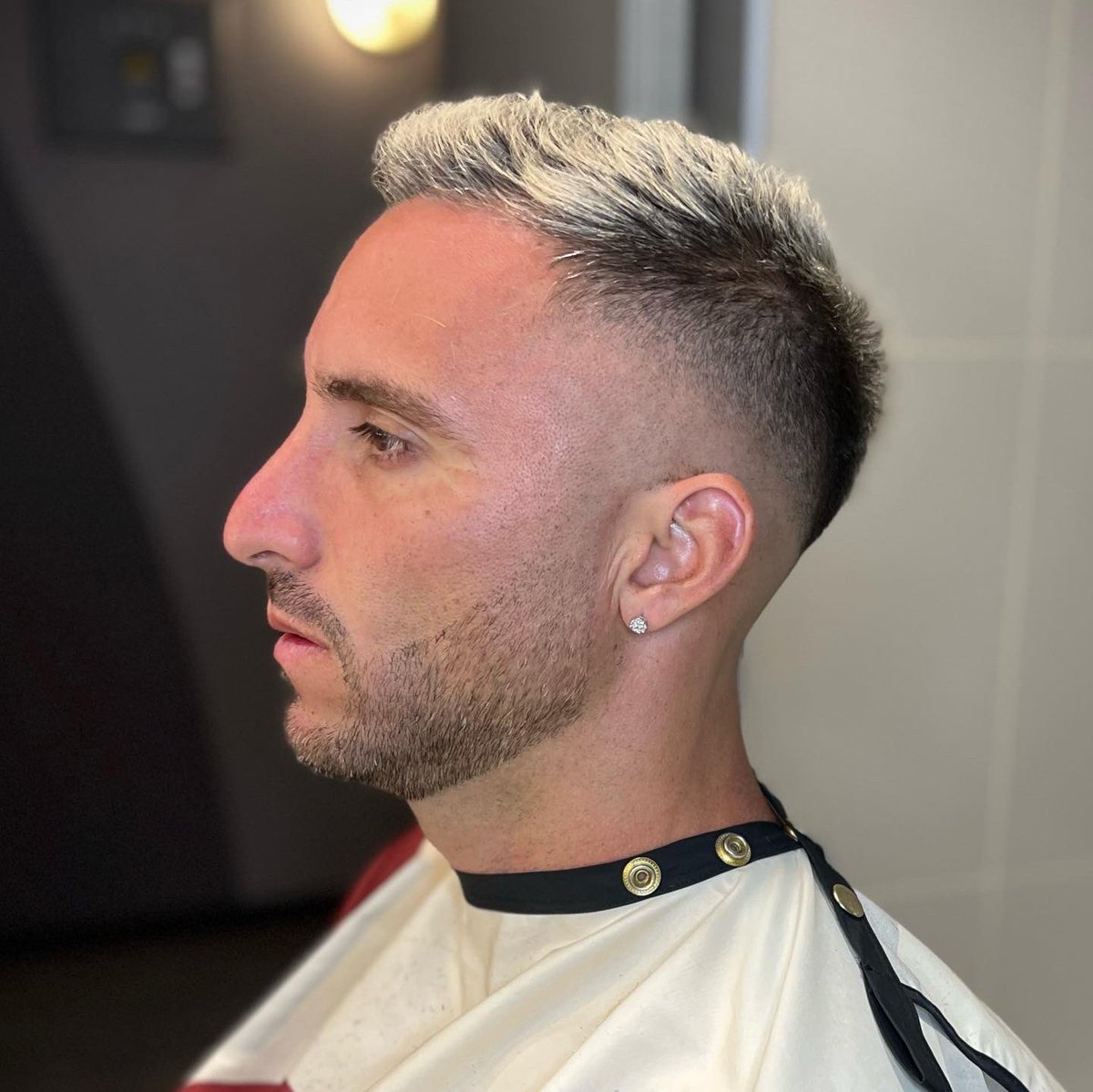 JJBarber99's tweet photo. Corte para Emanuel Herrera jugador de @Universitario 💈⚽️🙌🏽
#jjbarber #emanuelherrera #YDaleU #serviciovip #barberlife https://t.co/WyyYIy2uFf