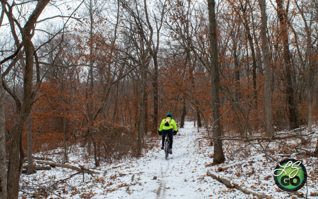 leessummitgo's tweet image. &quot;Walkin&apos; in an arctic wonderland ...&quot; on Lake Jacomo&apos;s Bobcat and Ledges Loop trails Monday. Biting winds made the hike a challenge, but the flurries, winter magic and solitude kept us going. Learn more about these trails at Lee&apos;s Summit Go bit.ly/3WLMqRz
