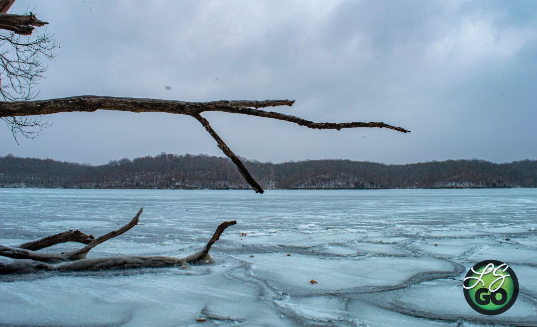 leessummitgo's tweet image. &quot;Walkin&apos; in an arctic wonderland ...&quot; on Lake Jacomo&apos;s Bobcat and Ledges Loop trails Monday. Biting winds made the hike a challenge, but the flurries, winter magic and solitude kept us going. Learn more about these trails at Lee&apos;s Summit Go bit.ly/3WLMqRz