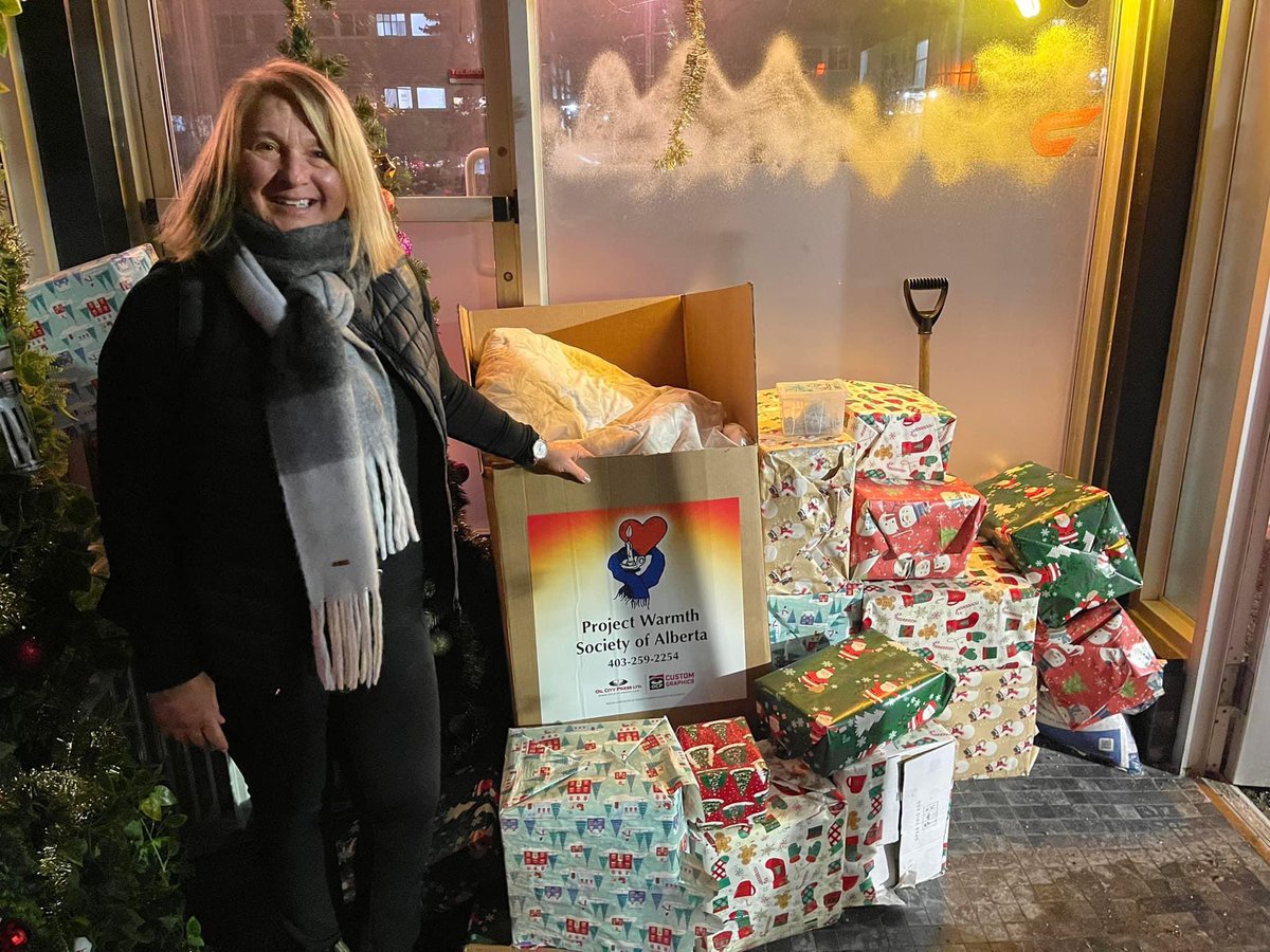 Thanks to Colin @Leopold's Tavern (Elbow Drive location) for supporting Project Warmth Society❤️ #leopoldstavern <a href="/CandySchacter/">Candy Hoffman-Schacter 🥋</a>