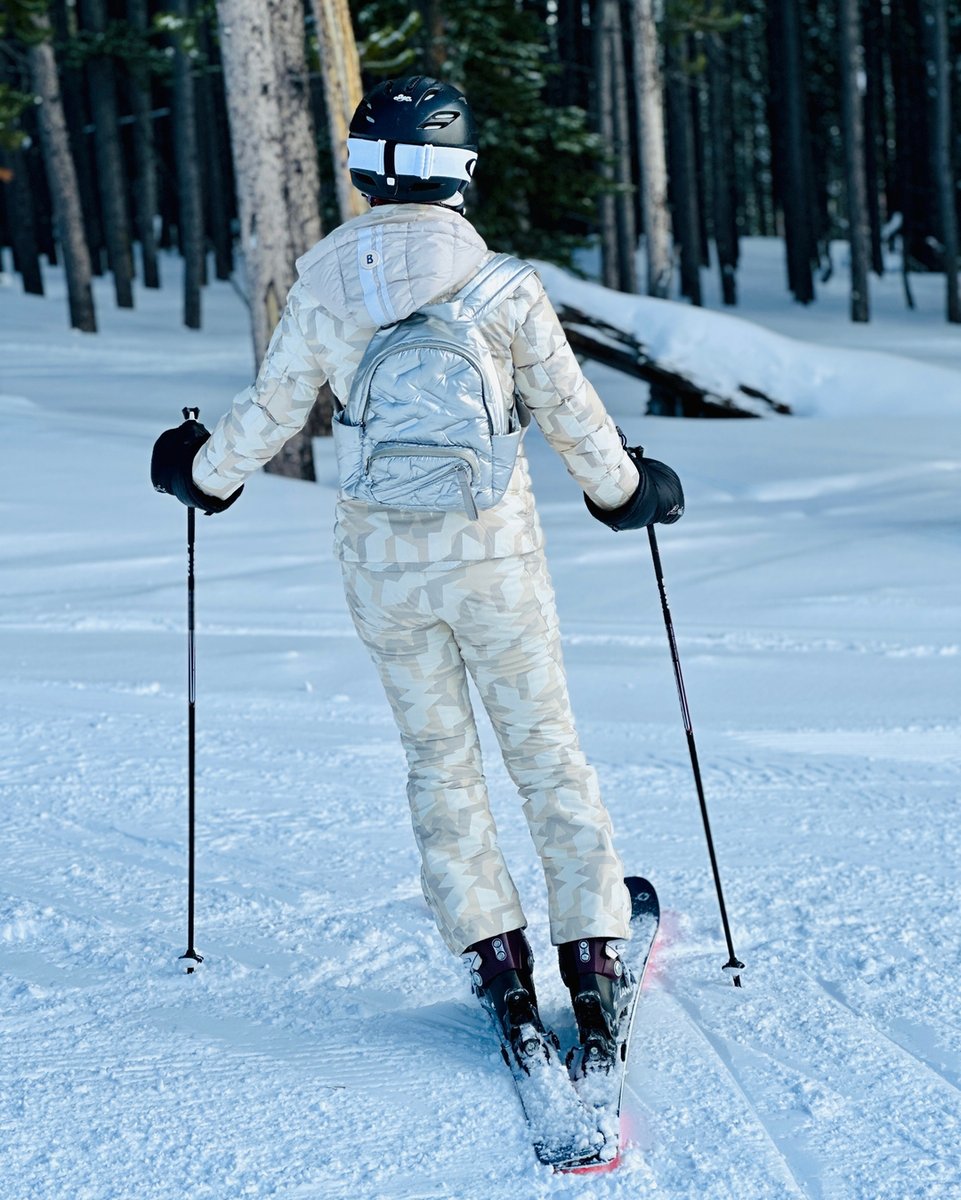 go_dashdot's tweet image. ❄️Skiing + Mini Maya - it was love at frost site ❄️
There’s nothing better than a day on the slopes ⛷️ 

#godashdot #skiing #ski #skivacation #girlswhoski #bigsky #bigskymontana