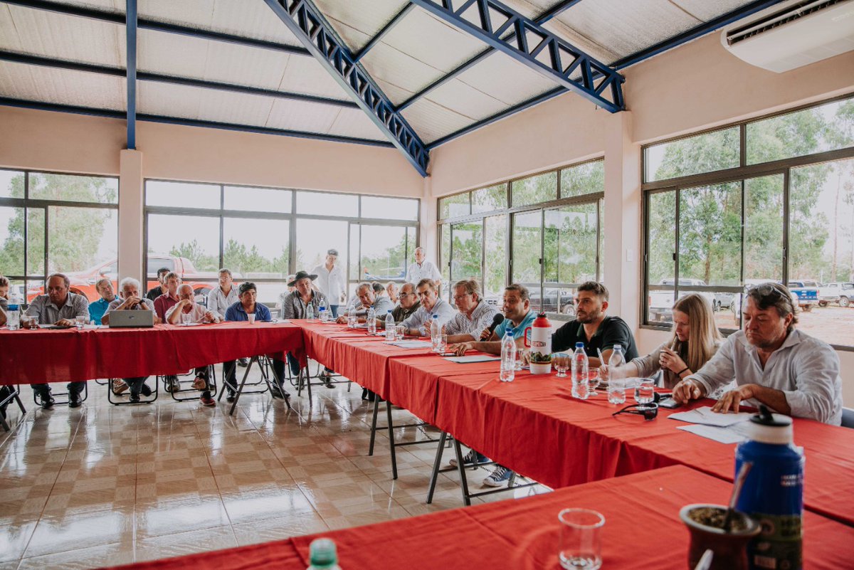 Representantes de APTM participaron de la reunión con el gdor Oscar Herrera Ahuad y el Secretario de Agricultura, Ganadería y Pesca de Nación, Juan José Bahillo quien visitó la prov para participar en la tercera reunión de la Mesa de Trabajo del Tabaco q se realizó en Dos de Mayo