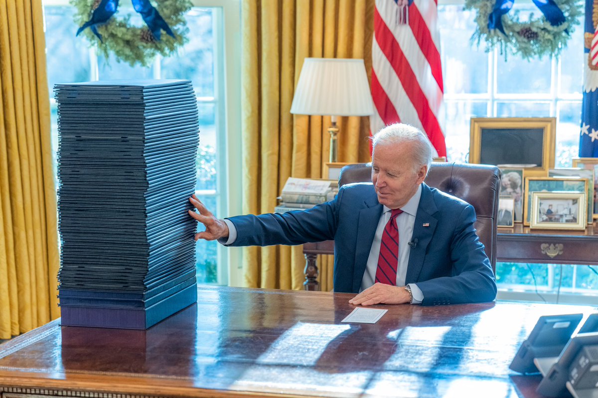 POTUS46Archive's tweet image. Wrapping up one of the most productive legislative sessions in recent history with one or two… or sixty five final bills to sign.

Thanks to my friends in Congress for making it possible.