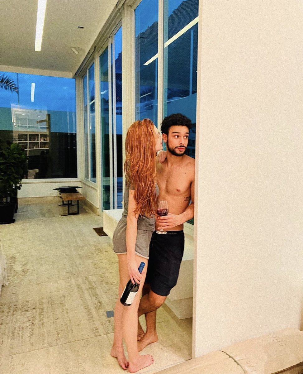 QGSophiaSA's tweet photo. AÊ! Sophia Abrahão e Sérgio Malheiros se mudaram para uma casa nova ❤️ https://t.co/FqW95ZRCvw