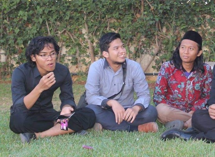 Para penulis Handal, patut untuk ditiru 
Dan di pelajari Perjalanan hidupnya... <a href="/gusghulam/">Agus G. Ahmad</a> <a href="/notaalit/">fahruddinalmustofa</a> <a href="/kopisusulegi/">faaz</a>