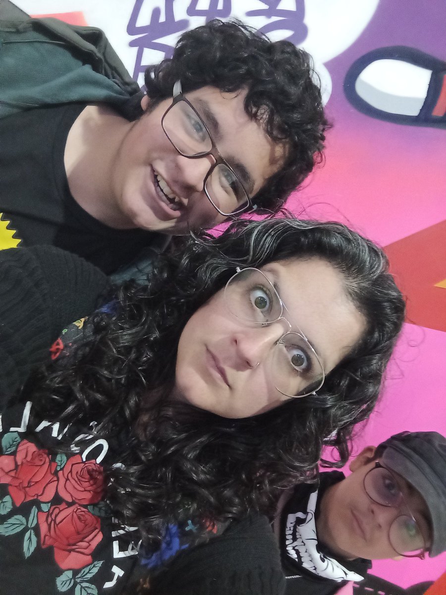 lapeluz_a's tweet photo. No es tan difícil ser mamá de adolescentes.

Sólo tienes que convertirte en adolescente cuando estás con ellos. Sin olvidar que en realidad eres adulta, y su mamá. https://t.co/kkPcG6JCA7