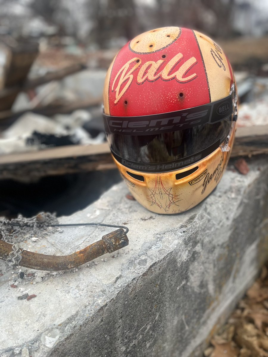JamieBall4W's tweet photo. Never cried over a gift before…I can no longer say that. 😭

What a Christmas! @JWren12 @terriwren12 &amp; PD surprised me w/ this new Bell Helmets painted by @ClemsHelmet 🏎️

First Christmas w/out Grandpa Lee has been difficult for us all! Looking forward to wearing this bad boy. https://t.co/efOKwmwB2E