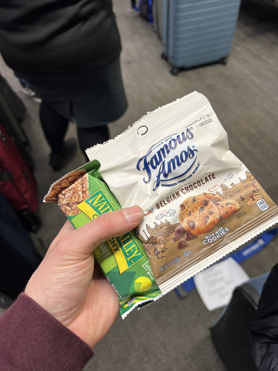 TheRealBLow's tweet photo. @united really had me covered after losing my bags and telling me they have no idea where they are https://t.co/kVLMjSBexI