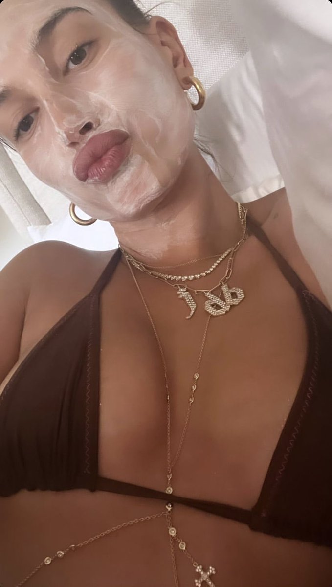 haileysoutfits's tweet image. Hailey's 2022 photo dump 🤍