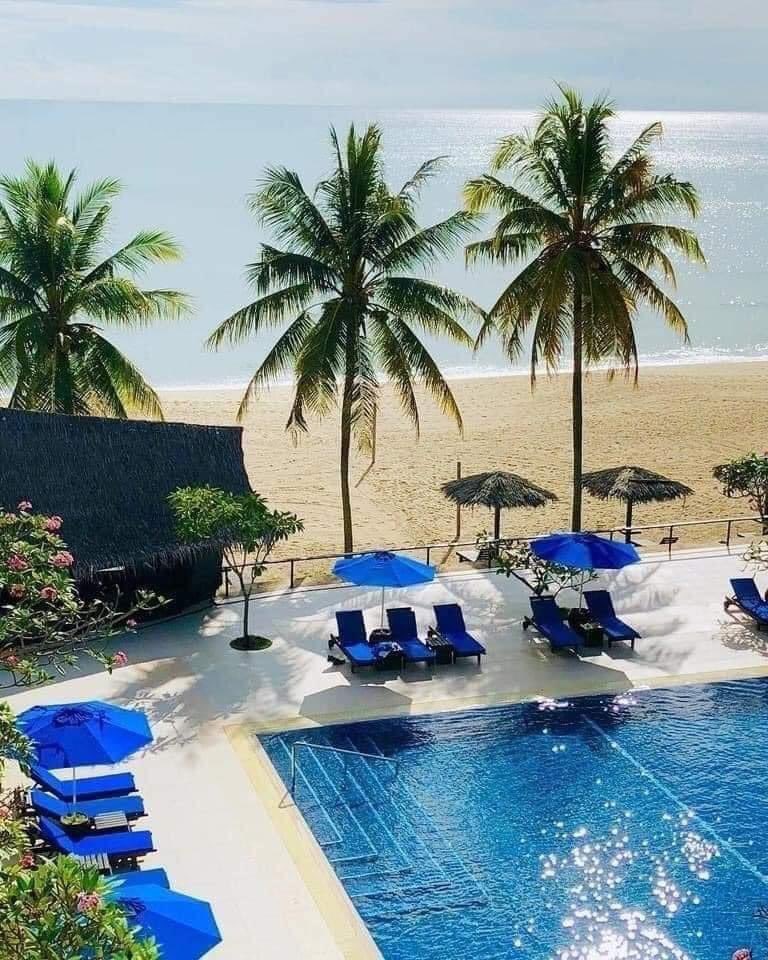 staycationig's tweet photo. Tempat paling best kalau korang nak layan sunrise. Resort memang cun dan ngam teruks. Bawak diri healing sini guys. Port makan menarik sekitar sini banyak jugak. Senang dah. Balik resort boleh mandi pool. 😍😍

📍Hyatt Regency Kuantan Resort https://t.co/4Ptz3zAXTE