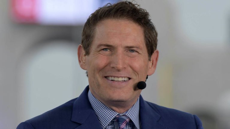 HeadAndBrain's tweet photo. Steve Young shares his big complaint about NFL’s concussion protocol https://t.co/VcGCVUatS0
#SteveYoung #NFLconcussions #PlayerSafety https://t.co/Po41U5lukB