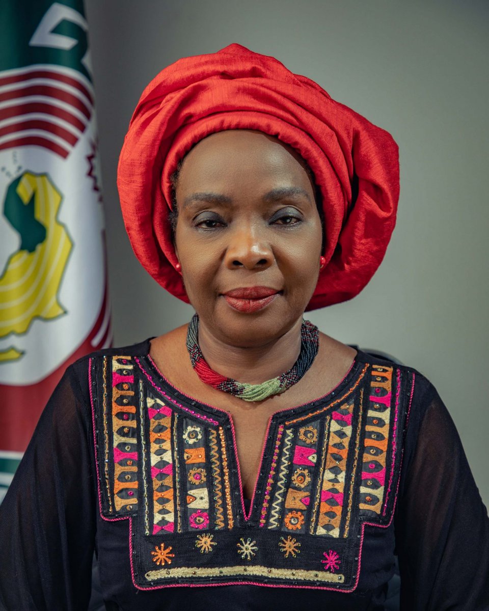 MaamCheikh7's tweet photo. " Serigne Cheikh Tidiane Sy est la référence du siècle. Une source intarissable dans laquelle toute l'humanité pourra éternellement s'abreuver." 
Fatou Sow Sarr, Sociologue 
#JourJ-2 https://t.co/EOV3dSrz16