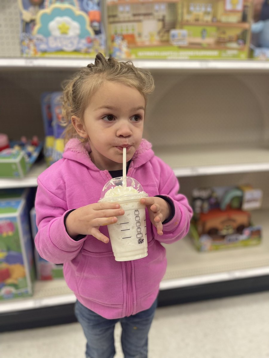 __robin12's tweet photo. Starbs and tweet runs with my mini 🫶🏼👯‍♀️ https://t.co/4WvFM69fii