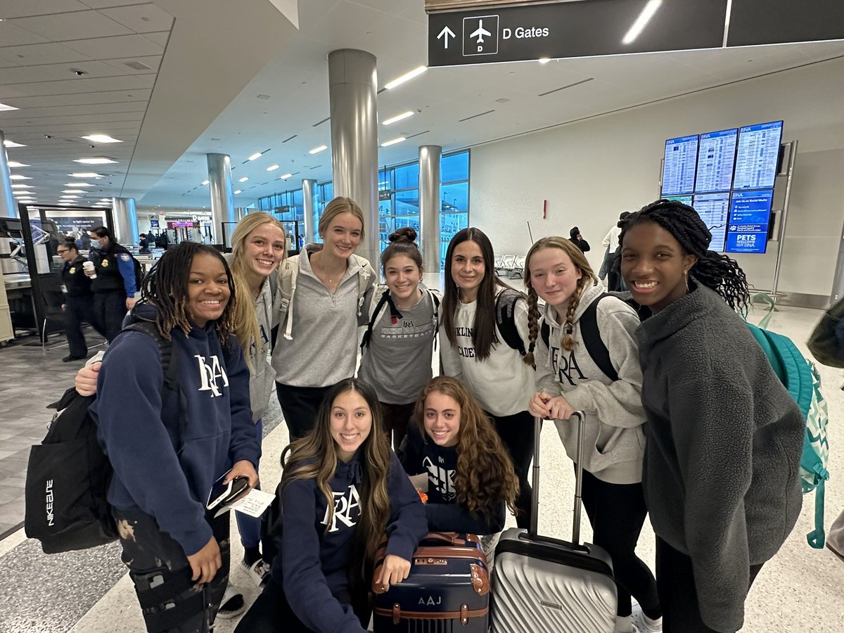 stephanie_feyes's tweet photo. Wheels up to Tampa! 🏀🌴🏀🦩 @FRApanthers @FRAathletics #frabasketball https://t.co/i62kvc4ZgN