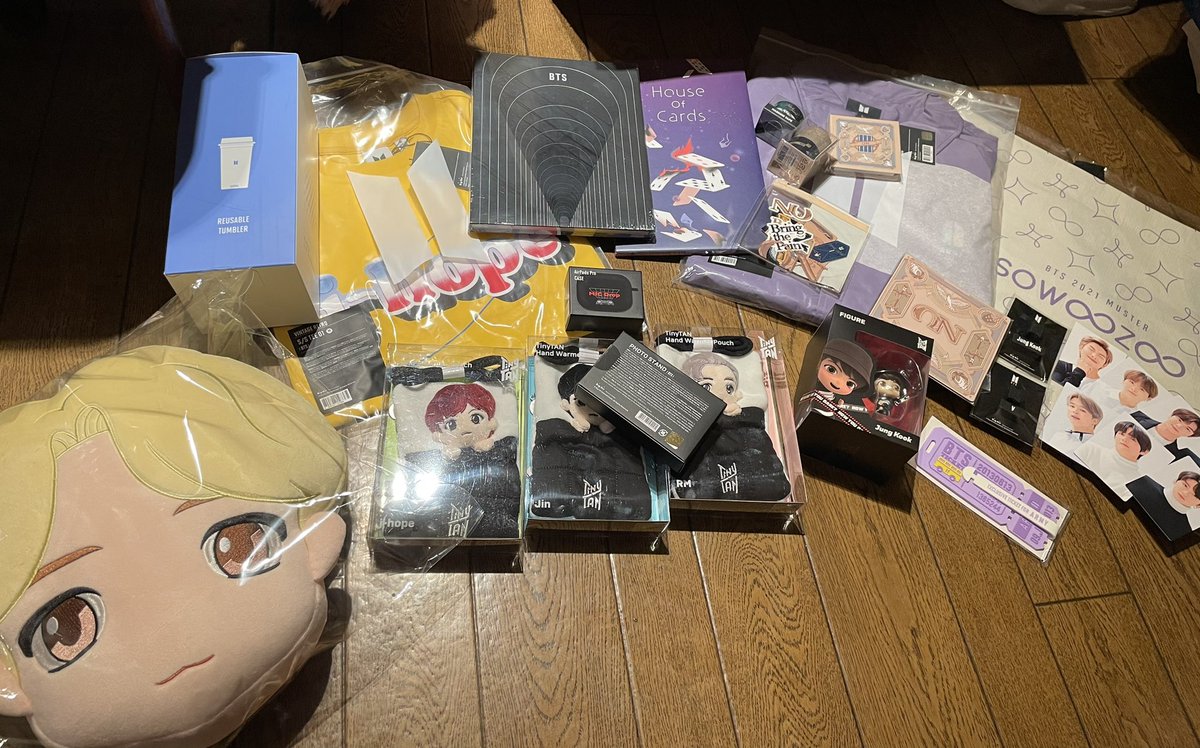 miiyu_0107's tweet photo. 色々、交換したいのですが
30日まで仕事の為
お返事対応少しずつになりますが
宜しくお願いします。
画像クッションの交換は✖️
他の品、クオズとの交換、交渉次第で可能です。

#bts #フォーチュンボックス
#FortuneBoxBTSEdition 
#Fortunebox交換 https://t.co/Se7efkLdmN