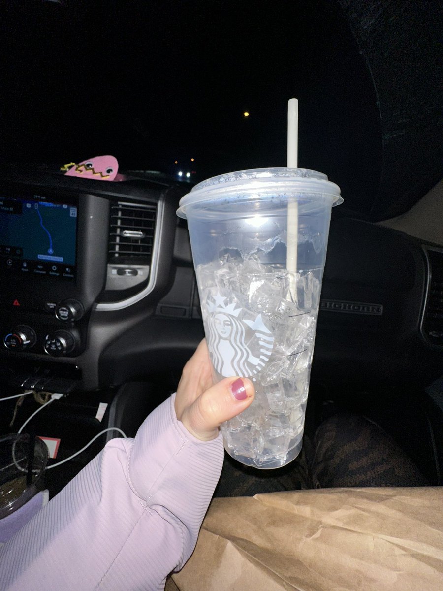 Chassenpaper's tweet photo. @Starbucks #dissapointed I was so thirty so I ordered a Trenta but my drink was completely ICE. https://t.co/1VyoepL5rb