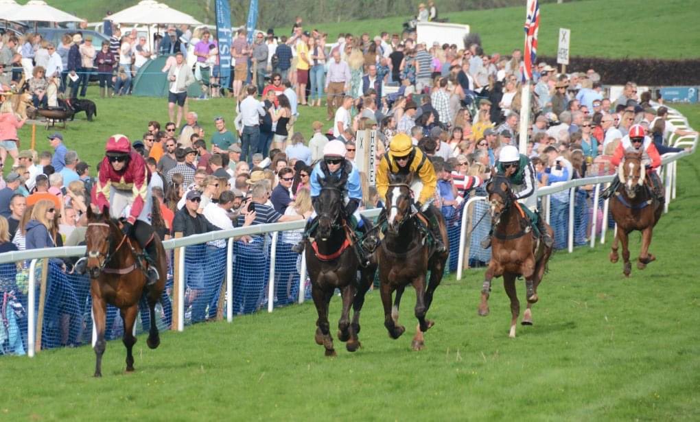 DME_dwards's tweet photo. @uptonviva Here learning how to do it in a UK point to point! #GoPointing https://t.co/2WP0xN8d3p