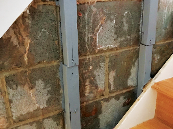Chicago - wet split face block walls inside and out! This intrusion is the result of masonry sealant erosion & short metal coping legs on parapet. We've repaired over 100 similar buildings. Get it fixed! #masonryrepair #roofrepair #wetbuilding #splitfaceblock #leakrepair #roofing