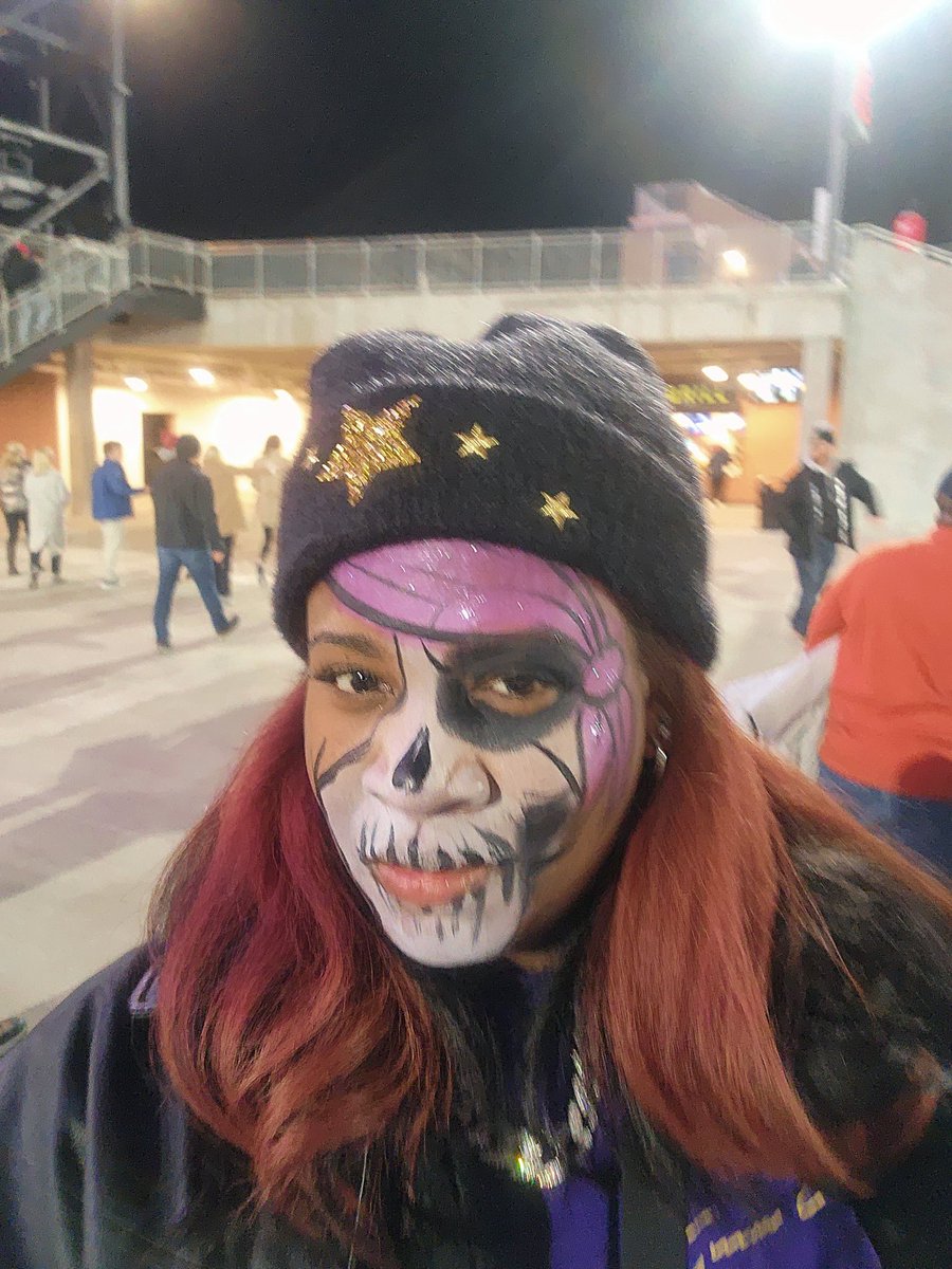 JennaWms76's tweet photo. #gamestop #BirminghamBowl @GameStop https://t.co/UMWRpsvvmU