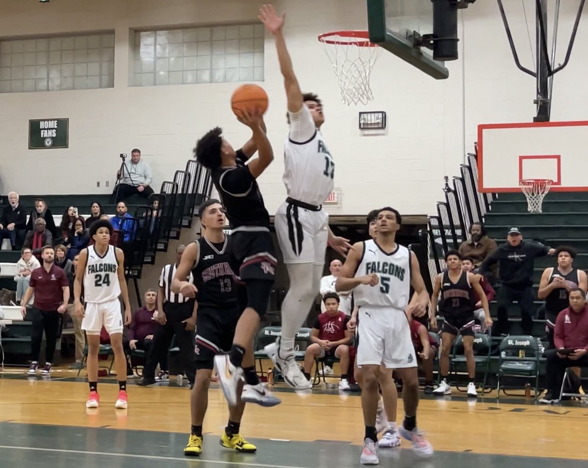 gmchoops's tweet photo. Photos from the action in No. 8 @SRHS_BBallβs 74-66 victory over No. 3 @SJHSMetBball on Monday night. #njhoops #gmchoops #ramshoops #falconhoops https://t.co/b9DOkXLGvG