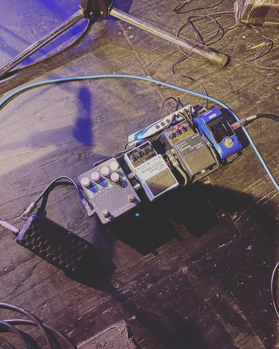 Kottsy_Bassist's tweet photo. 昨夜で年内のSJのステージは全て終了
新年は1／10(火) 21:00〜
よろしくお願いします。

#navigatorbass #jbass #navigator #新栄 #bar #箱バン #ハードロック #hardrock https://t.co/v5nqYxaRf4