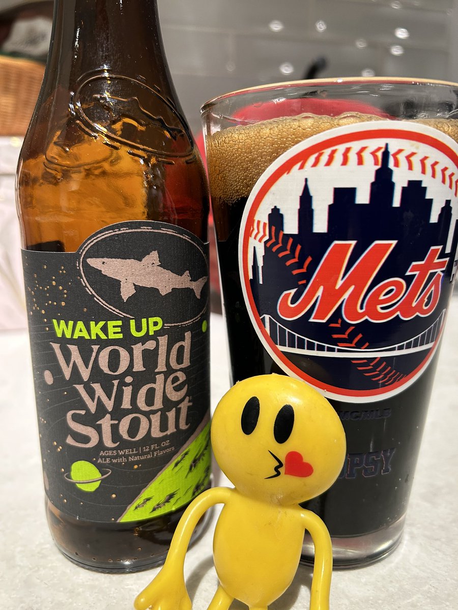 Rare Tuesday night #stout is @dogfishbeer Wake Up WWS. A 15.3% treat but #letitwarm Burnt coffee/hint of maple taste. @ephoustonbill @RealBMaxwell @BarrelBourbon @qblacklock @lhtetrick @cellmavin @JonMontag @badhopper @Senor_Greezy @HermannTLombard Woke Beer Cheers!