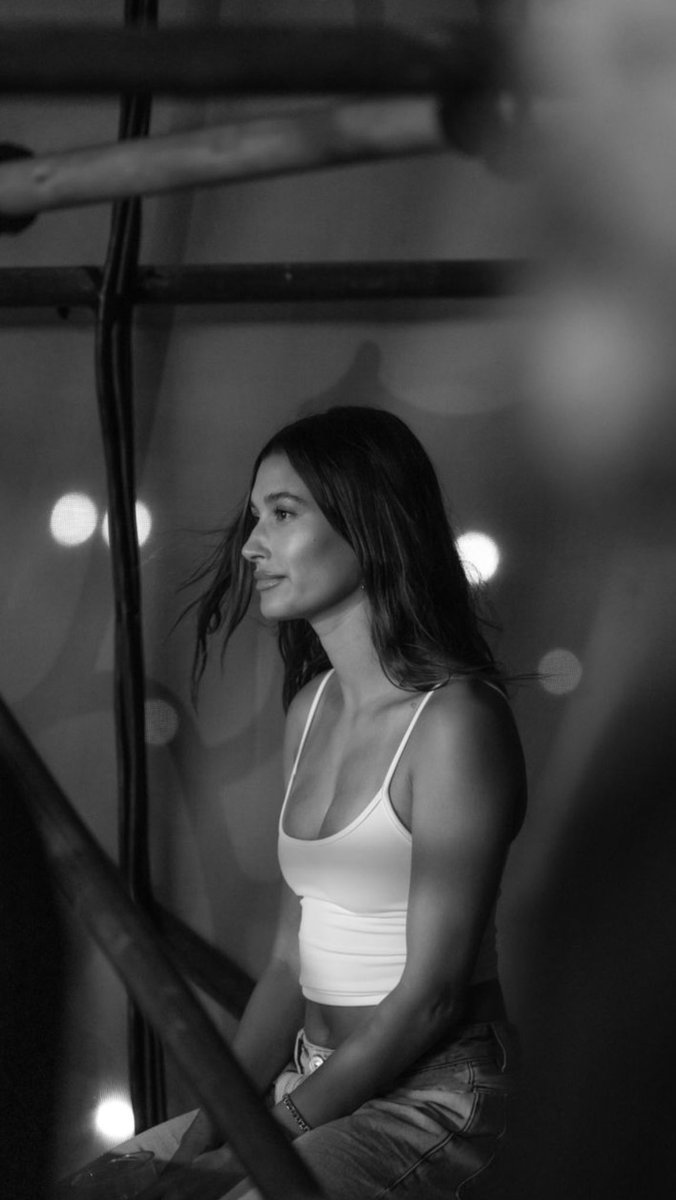 BALDWINDAlLY's tweet photo. hailey bieber’s 2022 photo dump https://t.co/7KMcDqwuuw