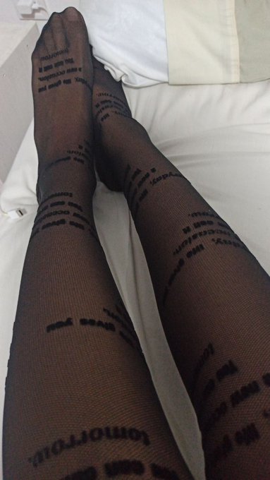 Collant velate... Dicono tutto e non rivelano niente. Che tacco scegliere ora?  E... Per andare dove<a href="/tag/footfetish"class="tags"><span>#footfetish</span></a><a href="/tag/swingers"class="tags"><span>#swingers</span></a><a href="/tag/collant"class="tags"><span>#collant</span></a><a href="/tag/italiana"class="tags"><span>#italiana</span></a>