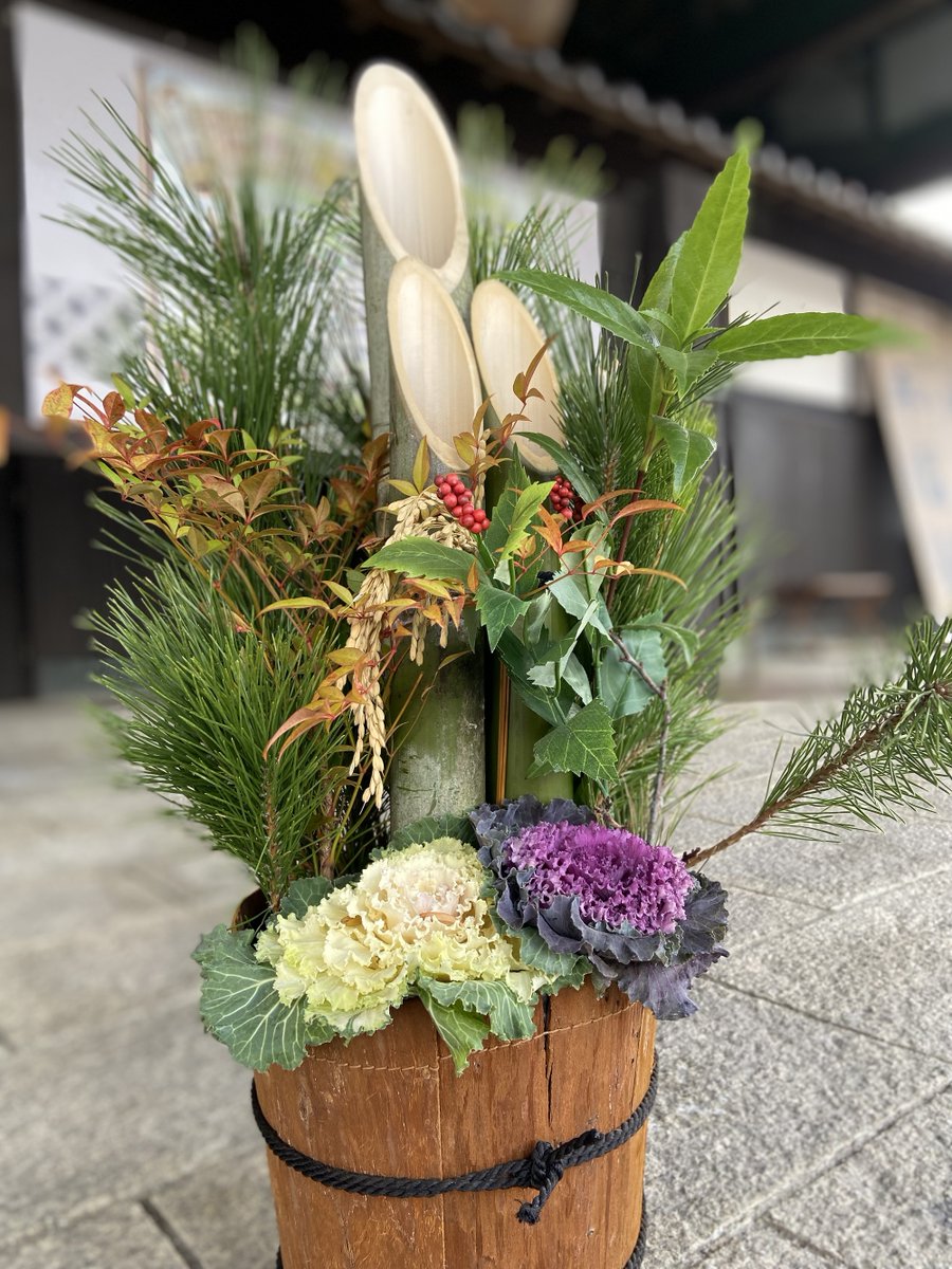 chizukyu's tweet photo. 地元の皆様が、平福駅に門松を設置してくださいました🎍ありがとうございます✨

＃平福駅名誉駅長
＃智頭急行
＃佐用町 https://t.co/TCwmxCK7Zv