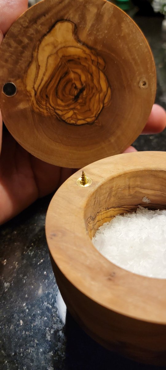RealJohnHampton's tweet photo. @TheRepairShop how do I re-attatch this flush lid to this floating screw mechanism? https://t.co/vjBLkE5LOk