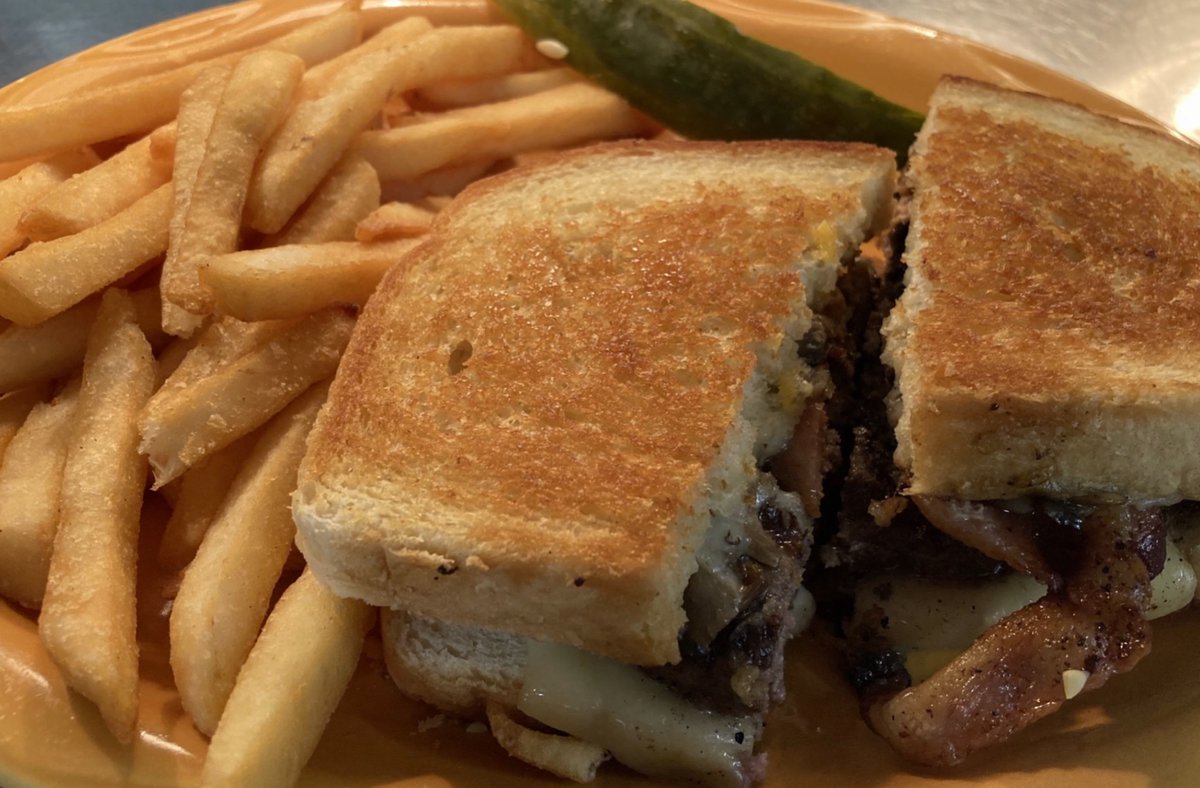 TCsReferee's tweet photo. Hey there … after all of the wonderful holiday food hoopla, doesn’t a juicy, mouth-watering Ref Burger sound great tonight?!?
BOGO 1/2 OFF ALL BURGERS, every Tue 5-10pm at TC’s.
#BurgerLocal https://t.co/SKpOQsWRaM