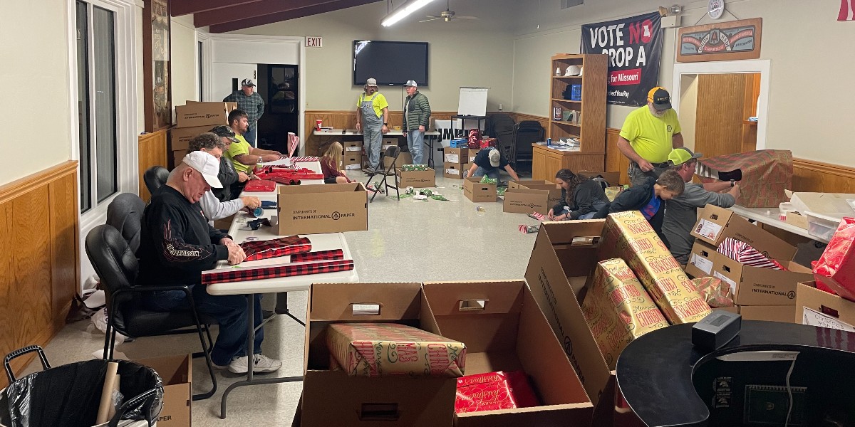 MidAmCarpenters's tweet photo. #Local110 members wrapped presents for the foster home in St. Joseph, Sisters in St. Louis contribute to the Toys for Tots campaign. And #Local270 members brought in toy donations for the St. John's Children's Hospital. Thank you members for giving back this holiday season! https://t.co/fVvYrAsxjZ