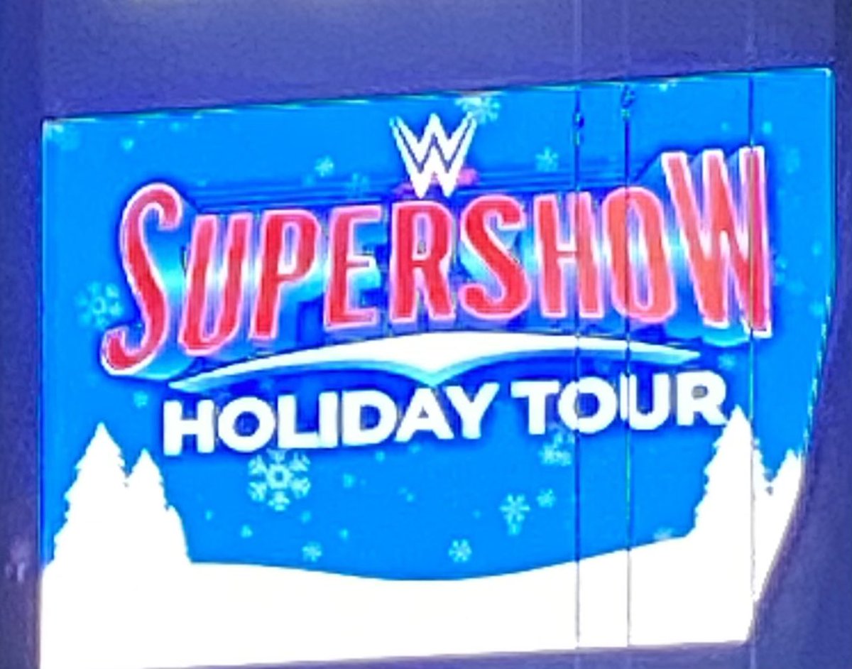 Michell38881950's tweet photo. #WWEHolidayTour https://t.co/lvr77RSbbM
