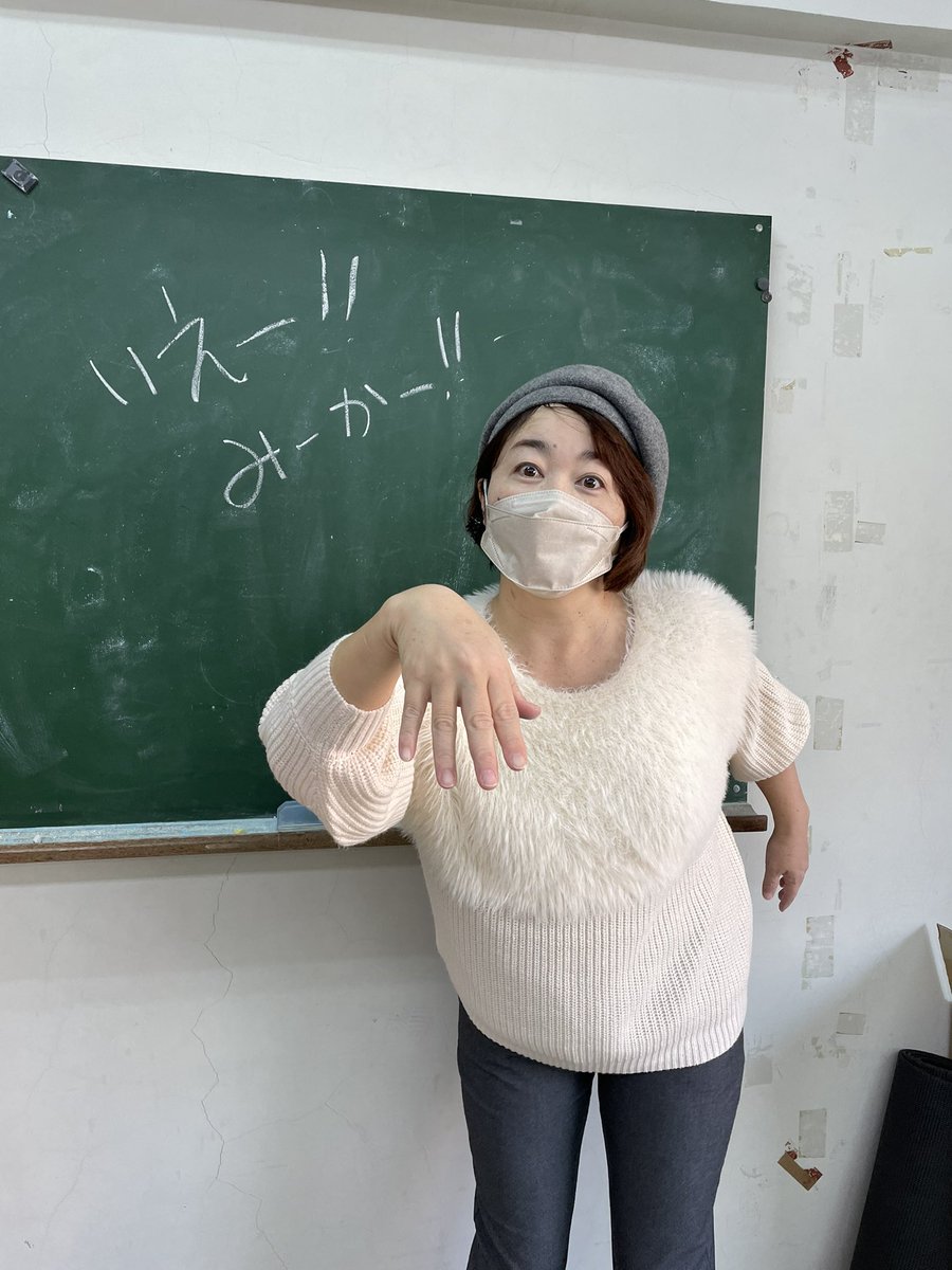 ball864's tweet photo. この後9時半からはバルーン🎈

今日のテーマ📨
「いぇー、みーかー」 
水曜日のコーナーは
キッチンたましろ🥕🥦🎶 
📩ball864@rokinawa.co.jp
#ラジオ沖縄
#ball864

radiko→ https://t.co/4dVLcmM1wn https://t.co/l9e6UL2bw2