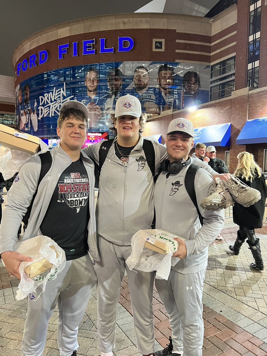 BlkLima17's tweet photo. Have to sit on a bus for two days to get home but it was worth it!!!! And wouldn’t change a thing!!! #AggieUp https://t.co/r1bGiZik8d