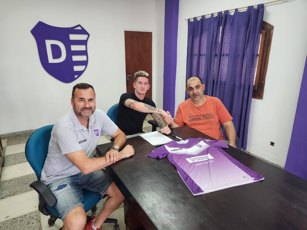 VillaDalmine's tweet photo. #FútbolProfesional | Incorporaciones: llega a préstamo desde Estudiantes de Río IV por un año el delantero Marcelo Olivera. Su último club fue Sportivo Las Parejas.
Gracias al apoyo de @SebaAbella para seguir reforzando nuestro plantel.
Bienvenido @MarcelitOlivera
#VamosViola🟣⚪ https://t.co/1V9lPNTjMr