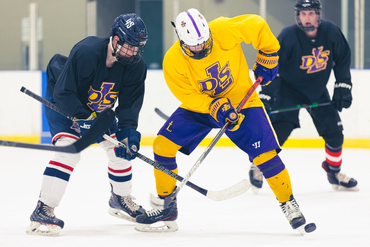 DLSPilotsAlumni's tweet photo. Thanks to all the @DLSPilotHockey alumni who showed up for this year's alumni hockey game at Mt. Clemens Ice Arena!

Special thanks also goes out to Pilots hockey head coach Sean Clark for helping organize the game + to @CamrenClouthier for taking some great photos!

#PilotPride https://t.co/AXOPCmVhFe
