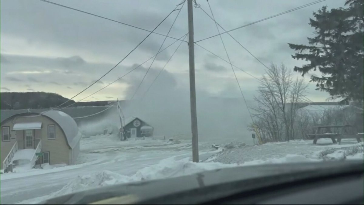 fox11news's tweet photo. A Door County shop is frozen solid after Lake Michigan's waves covered it in water last week during #WSBrooklyn.
https://t.co/O6kvB7KH0n https://t.co/kLPsoa0Ggc
