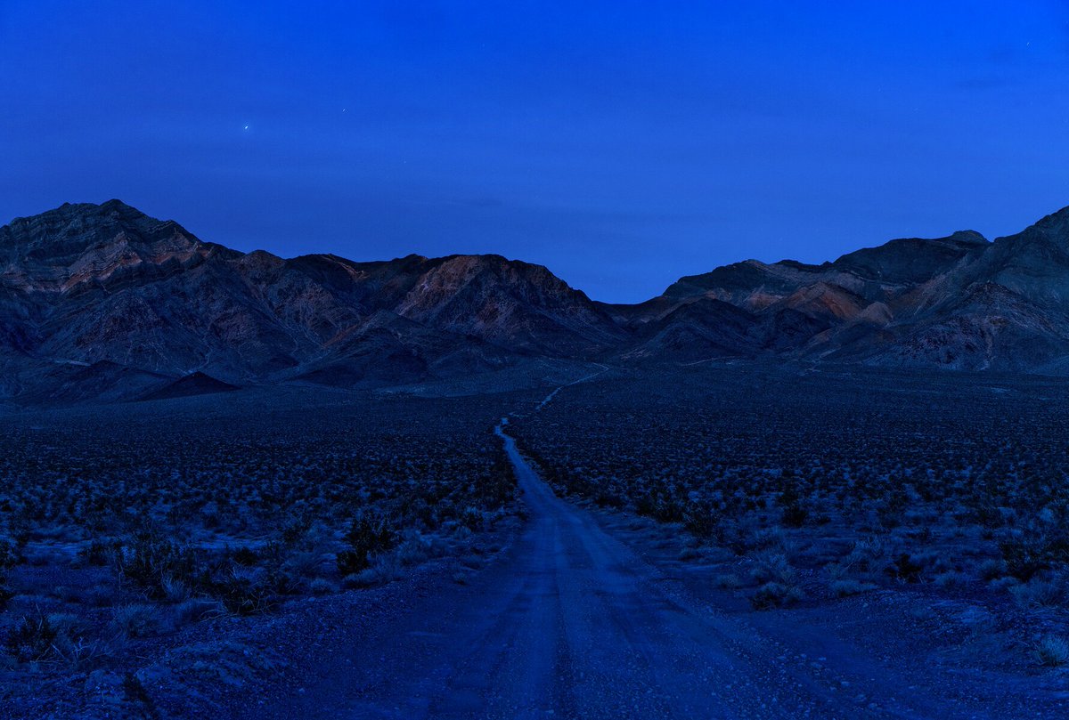 ham_photos_bot's tweet photo. Sim Chi Yin, Mountain range surrounding the Nevada Test Site, November 2017 #museumarchive #simchiyin https://t.co/QKCG19UJED https://t.co/FrNg3ulgR9