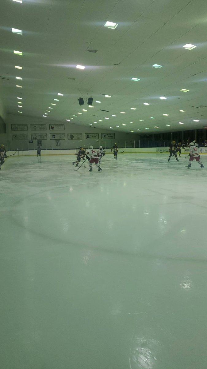 CRHRHockey's tweet photo. Some tidbits @NCHT_TCPH 2022:
@RamblerHockey Maroon player Peraino has one heavy shot.
@SpaldingHockey V2 goalie is a workhorse. Nice job, young man.
#PurplePuck https://t.co/YMnl0tWpyL