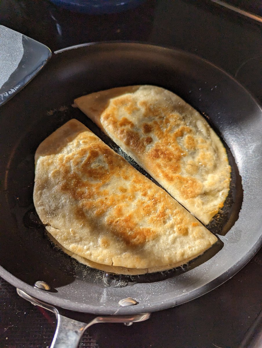 mikefass's tweet photo. @kevin2kelly I had some leftover pulled pork in the fridge that I turned into quesadillas.. ✅

Then I walked Chaka ✅ https://t.co/hPkcE2ZfV5