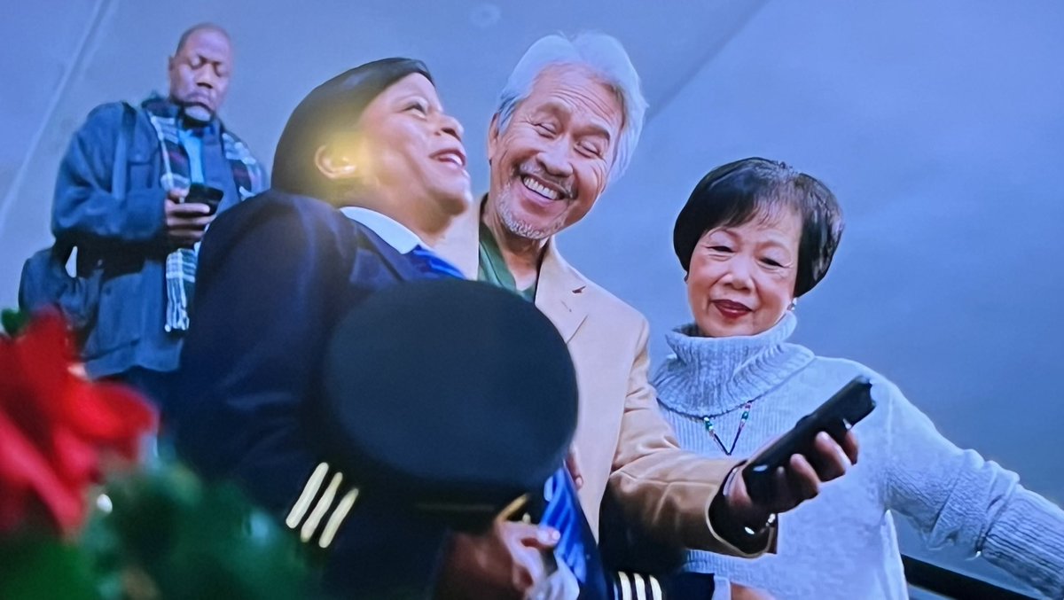 Hellburn716's tweet photo. @Dulles_Airport if you want to have a metro station you CANNOT be promoting escalefting in this @wmata commercial 😭please the man behind them has places to be https://t.co/8x2g64R7dn