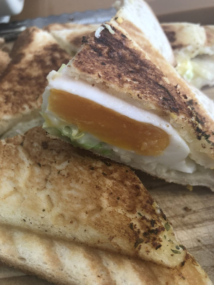 thisiskasan's tweet photo. 昼ごはんにホットサンド。
＃昼ごはん
＃冬休み https://t.co/3PiS72UESN