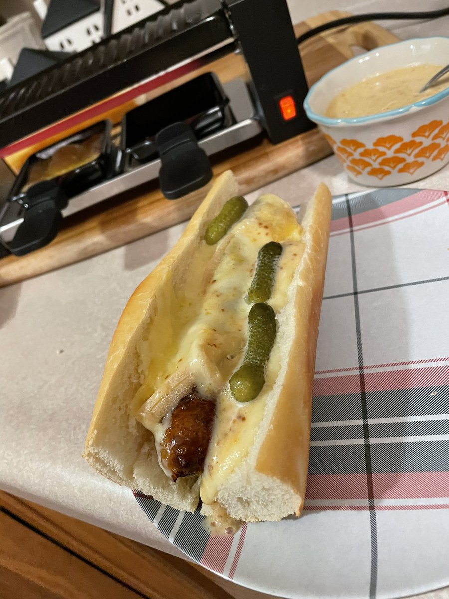 ajleid's tweet photo. Homemade #Raclette Brats for the win! https://t.co/OmS20L3m8A