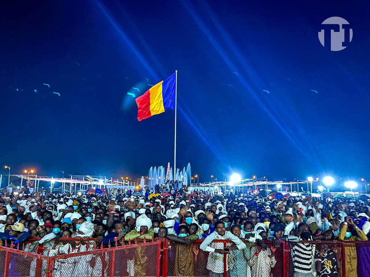 Moustaphyou's tweet photo. Les Tchadiens du Centre, du Nord, du Sud, de l'Est et de l'Ouest, tous unis comme un seul homme au tour de leur tricolore 🇷🇴 pour découvrir avec patriotisme l'ambiance du #Festival_Dary, un évènement annuel à caractère culturel de haut niveau sur le plan national.
📸 Tchadinfos https://t.co/7VmE8uGuee