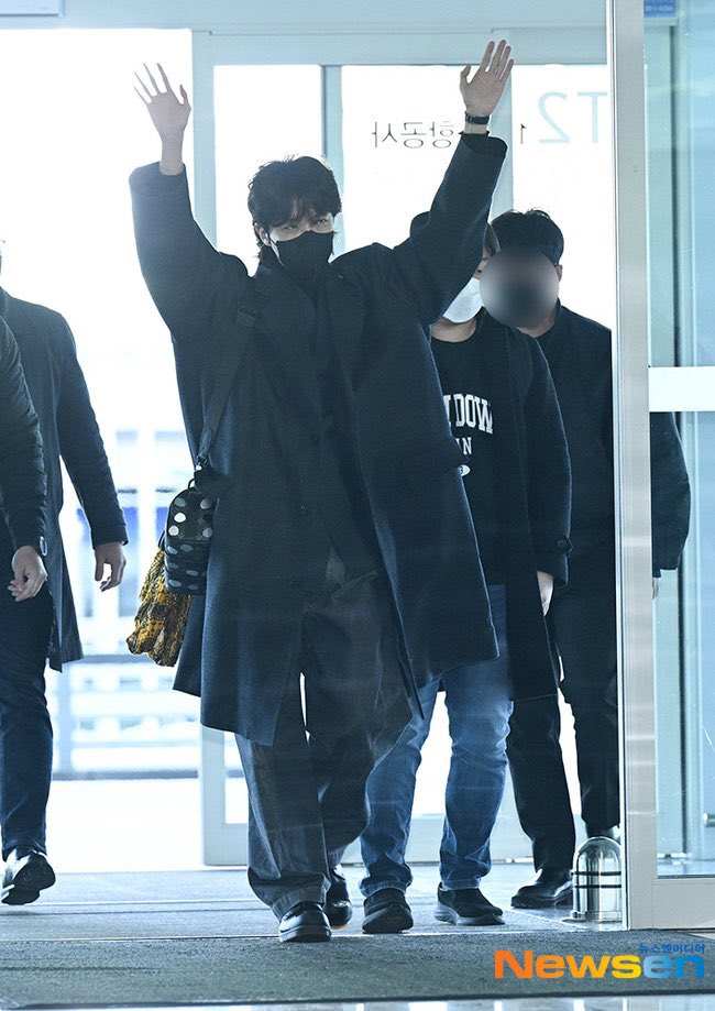 BTS PICS FOLDER 📁 on X: [📸PHOTOS] #Jhope has arrived at the ICN